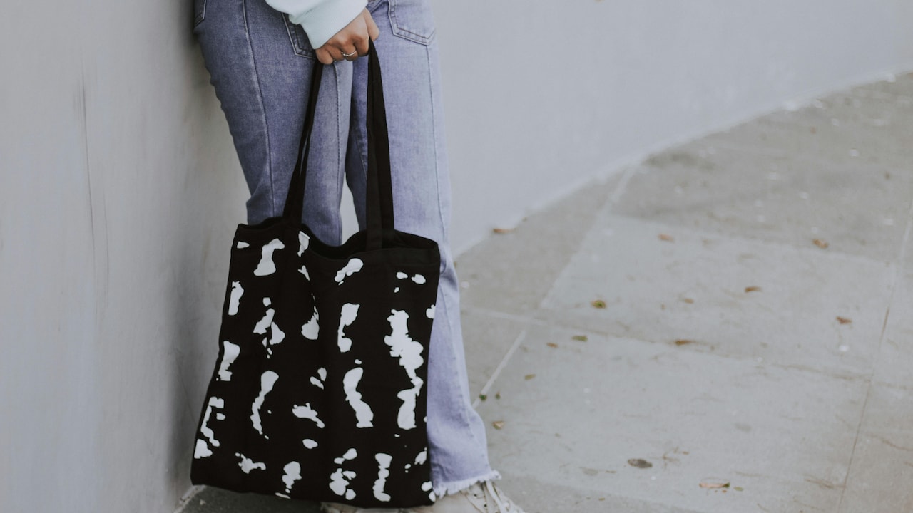 Heavy Tote Bags Explained: How Fabric Choices Affect Weight And Comfort Heavy Tote Bags Explained: How Fabric Choices Affect Weight And Comfort