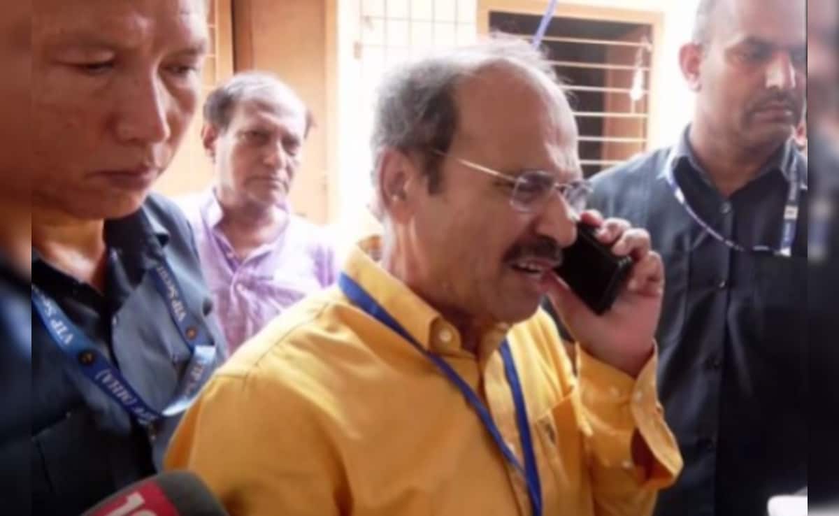 West Bengal Elections 1st Phase Voting LIVE Updates | "Your Intervention Is Imperative": Congress' Adhir Ranjan Dials Poll Official After EVM Glitch