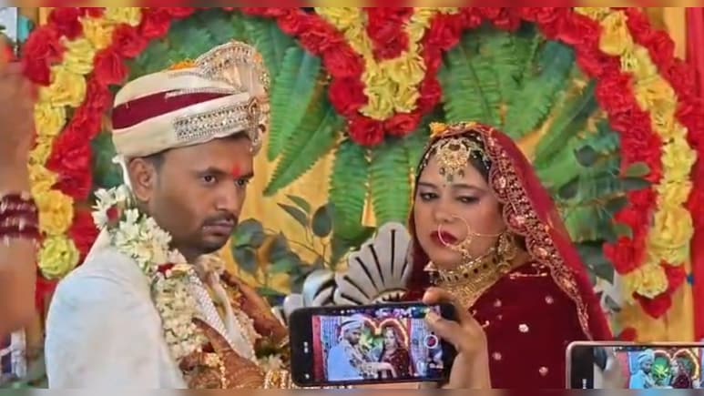 ब&zwj;िहार: बारात&zwj;ियों को मार खाता देख भड़का दूल्&zwj;हा, शादी से क&zwj;िया इनकार; दुल्हन ने मनाकर डाली वरमाला &nbsp;