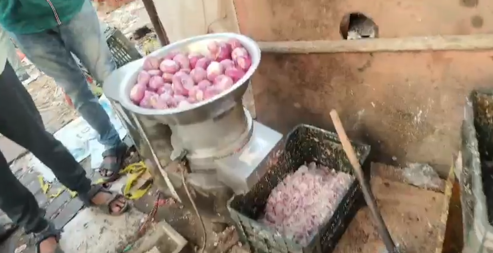 Hyderabad Officials Bust Unhygienic Unit Frying 1,000 Kg Onions In Reused Oil