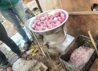 Hyderabad Officials Bust Unhygienic Unit Frying 1,000 Kg Onions In Reused Oil