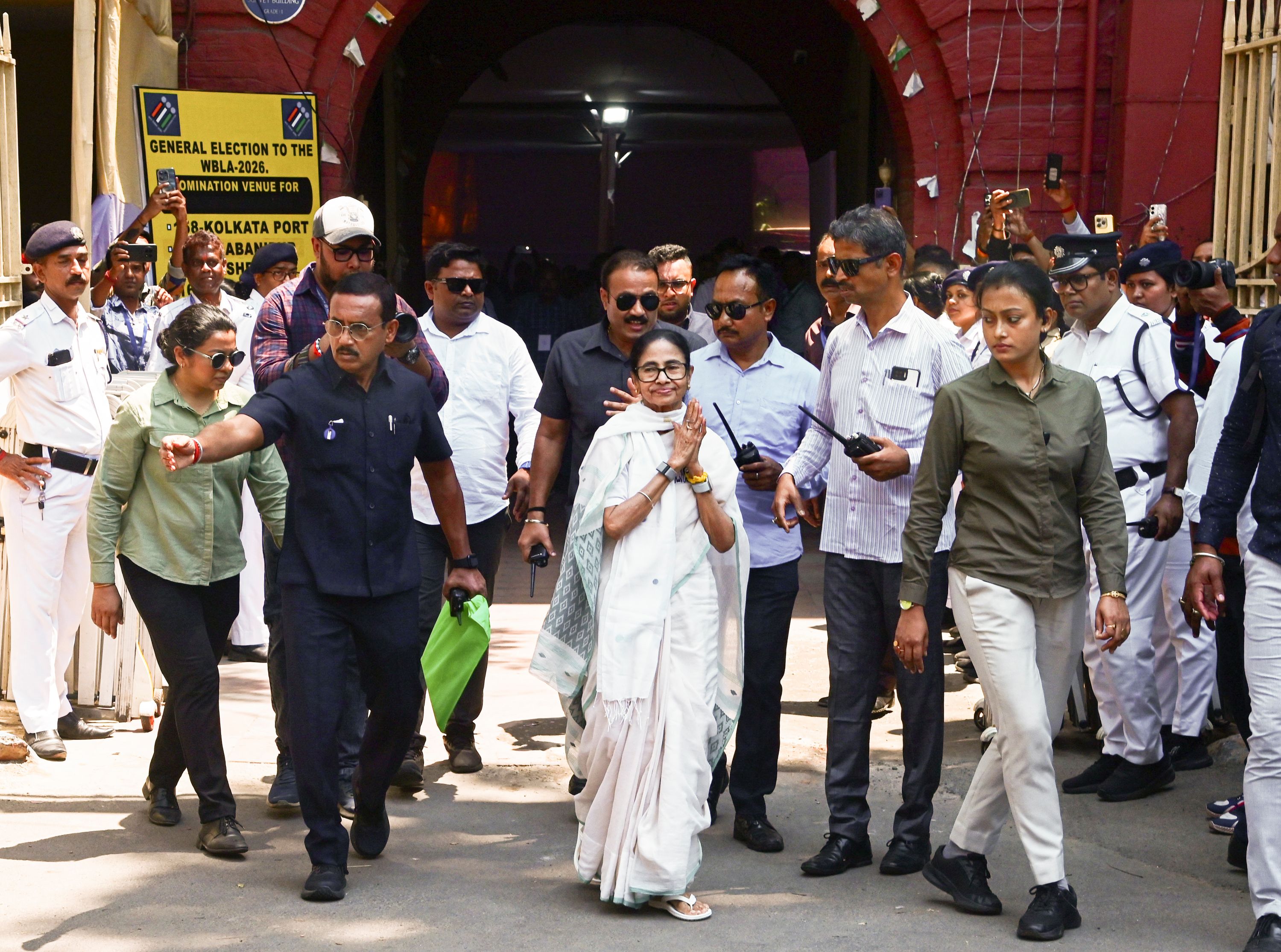 'सरकार हम ही बनाएंगे'... भवानीपुर सीट से नामांकन के बाद ममता बनर्जी की हुंकार