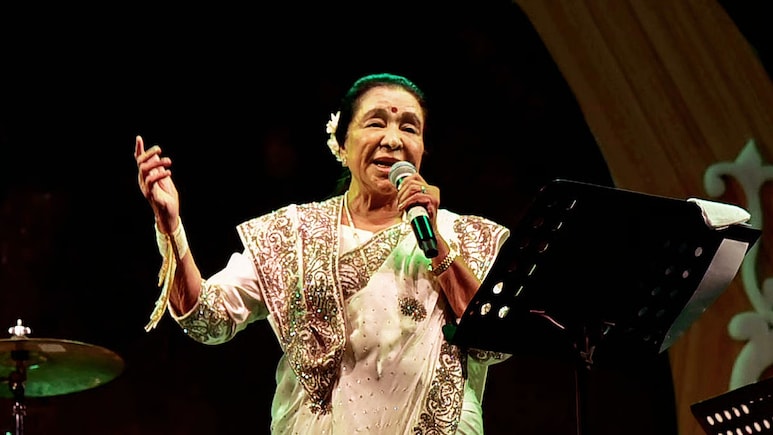 IPL 2026: Mumbai Indians, Royal Challengers Bengaluru Wear Black Armbands, Wankhede Observes Minute's Silence For Asha Bhosle