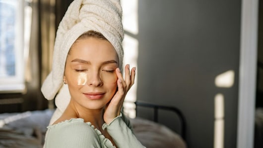 अब होंठों की दरारें होंगी कम, पिंपल भी हो जाएंगे गायब, Vaseline के ये प्रोडक्&zwj;ट आज ही मंगवाएं