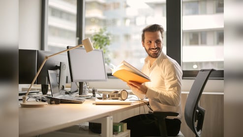 Boss से पहले ऑफिस पहुंचने से होते हैं ये कमाल के फायदे, जो आपने सोचे भी नही होंगे!