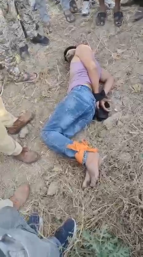 Crime News: खेत में बंधा युवक