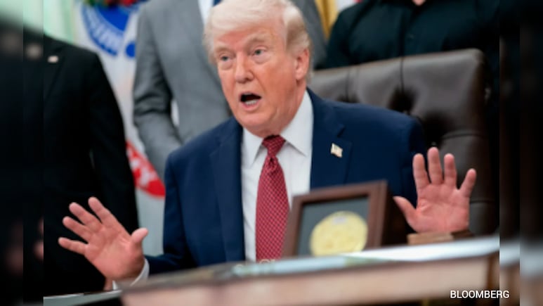 Trump's Messaging Blitz Divides Advisers As Iran Talks Waver