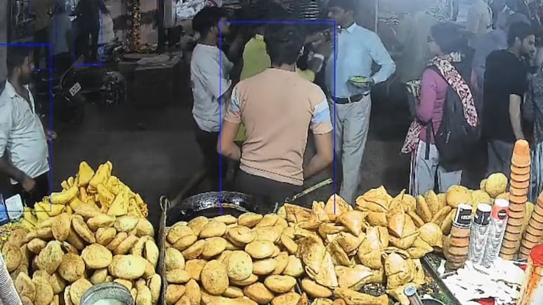 खाटूश्याम भक्तों के साथ फिर हुई मारपीट, कचौरी खाने के लिए रुके तो दंपत्ति को पीटने लगे दुकानदार