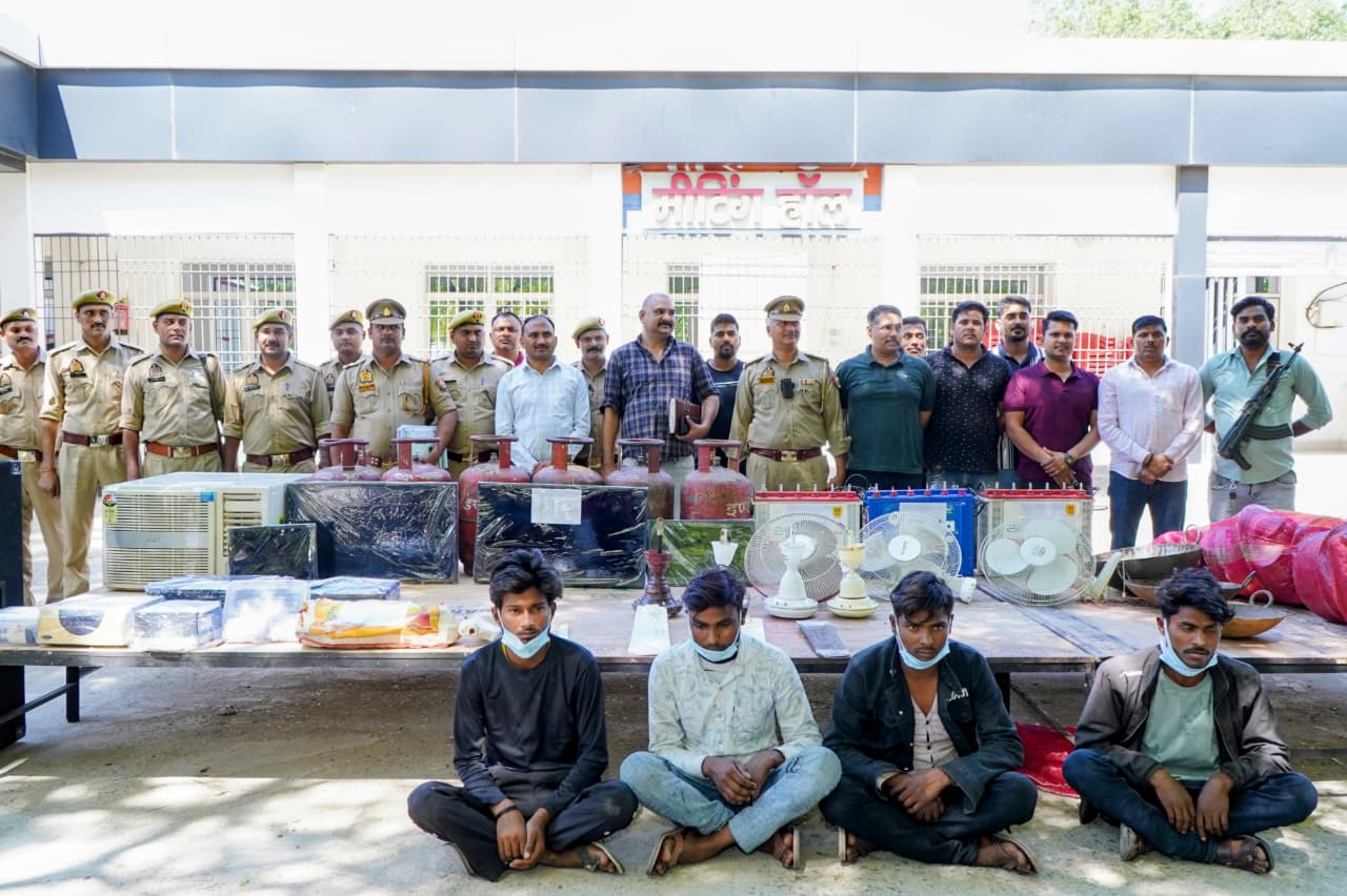 सरकारी संस्थान टारगेट, चोरी का अनोखा तरीका... ​इटावा में शातिर 'वेकेशन गैंग' का भंडाफोड़