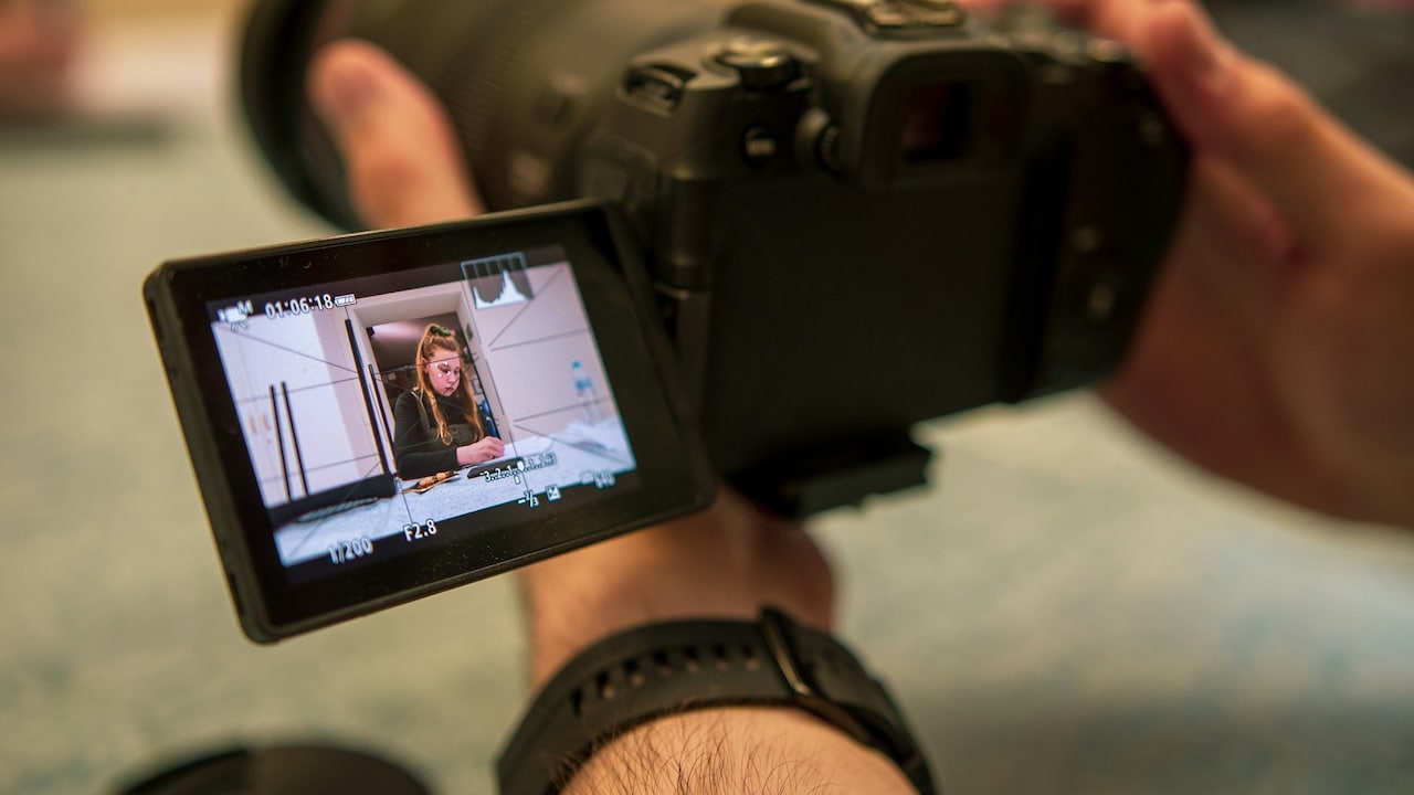 Vlogging cameras that let you see everything with a flip screen