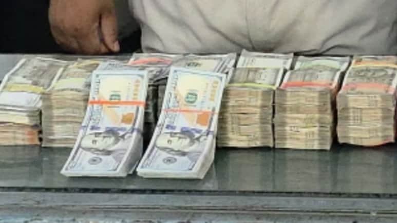 हावड़ा में RPF की बड़ी कार्रवाई, रुपया-डॉलर समेत 72 लाख की करेंसी, यूपी के दो संदिग्ध भी गिरफ्तार