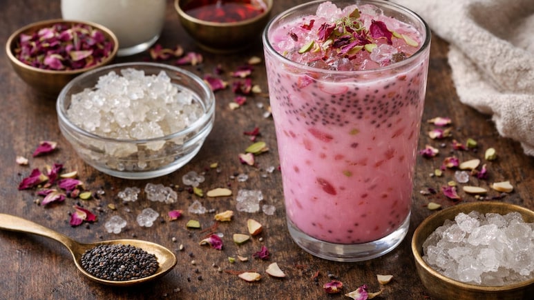 Gond Katira Drink Recipe: गर्मियों में लू से बचना है आसान, बनाएं ताजगी देने वाला ठंडा-ठंडा गोंद कतीरा समर ड्रिंक