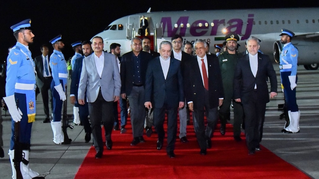 Iranian Foreign Minister Abbas Araghchi, center, is greeted by Pakistan Foreign Minister Ishaq Dar, second right, and Army Chief Field Marshal Asim Munir, third left, upon his arrival at Nur Khan airbase in Rawalpindi, Pakistan