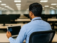 कर्मचारी ने ऑफिस के क्रेडिट कार्ड से खर्च किए 27 लाख रुपये, वापस मांगे तो बॉस को भेजीं अश्लील तस्वीरें