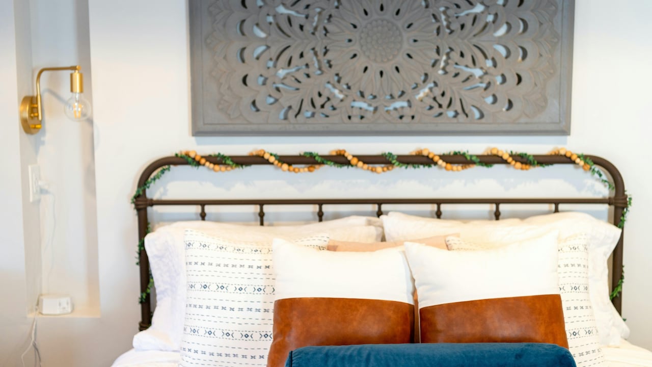 Best Pillow Types for Neck Pain: Memory Foam vs Fibre