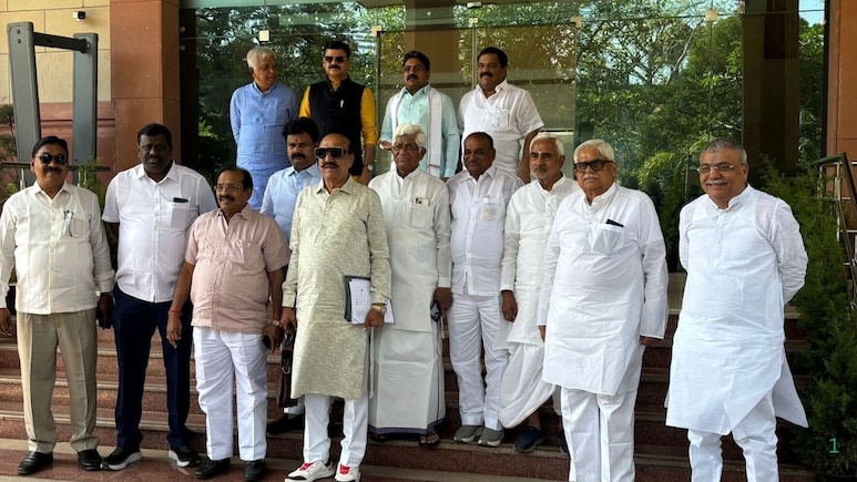 कर्नाटक कांग्रेस में थम नहीं रही कलह, अब विधायकों की प्रेशर पॉलिटिक्स, मंत्री बनने लगा रहे दिल्ली दौड़!