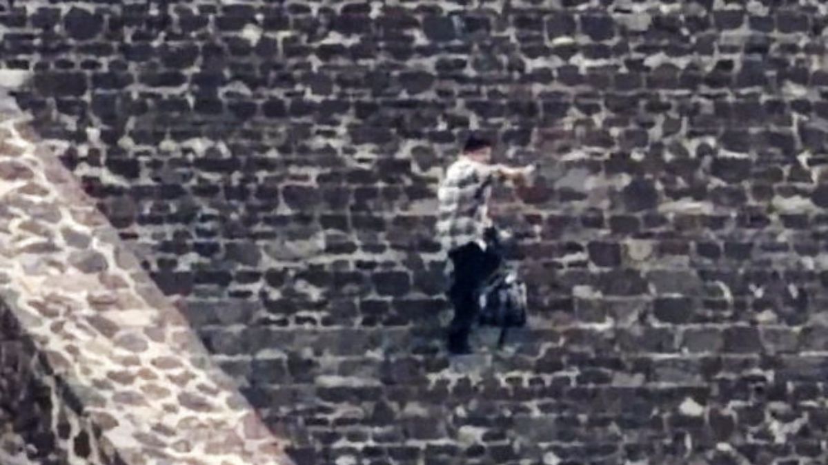 Man Walks Calmly Among Mexican Ruins, Then Opens Fire That Kills Tourist