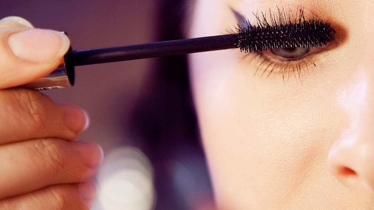 How To Choose The Right Mascara