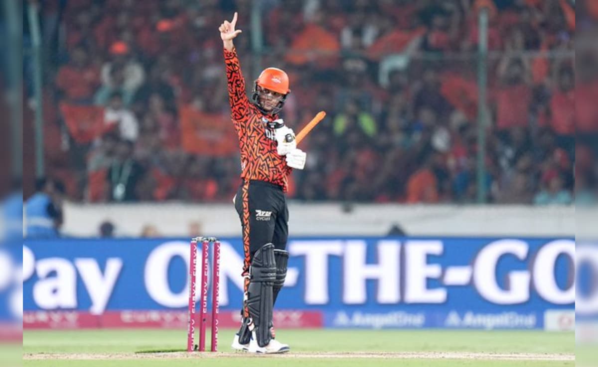 Abhishek Sharma: अभिषेक शर्मा का IPL में तहलका, ऐसा महारिकॉर्ड बनाकर मचाई खलबली, दुनिया के पहले बल्लेबाज बने