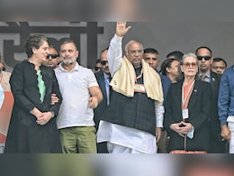 बंगाल चुनाव में कांग्रेस ने उतारे 40 स्टार प्रचारक, लिस्ट में राहुल, प्रियंका, थरूर समेत ये नाम