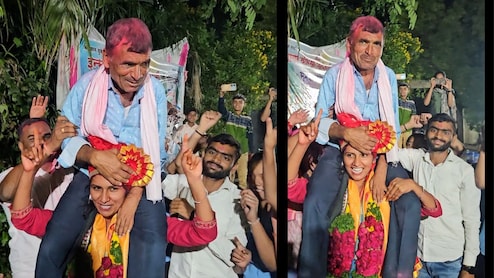 कष्टाचं सोनं झालं!खाकी वर्दी अंगावर चढताच लेकीनं दिव्यांग वडिलांना खांद्यावर उचललं; बीडमधील अत्यंत भावूक VIDEO