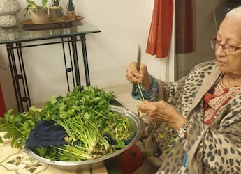 98-Year-Old Nani Who Began Selling Gujarati Snacks At 91 Is A Viral Sensation Now