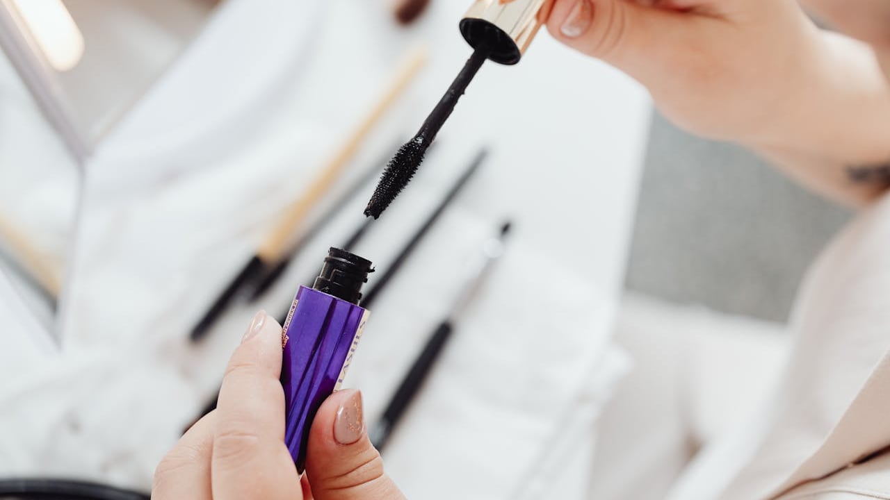 How To Choose The Right Mascara