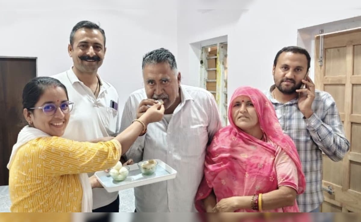 परिवार में खुशी का माहौल