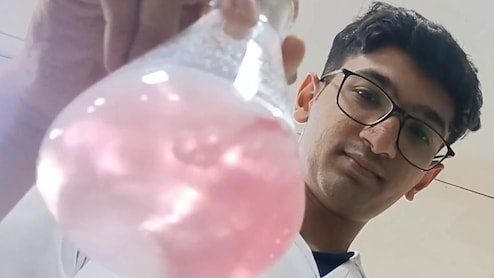 समुद्री पानी से निकाला &lsquo;चमकता बैक्टीरिया&rsquo;, वडोदरा के छात्रों का कमाल, 11 महीने की रिसर्च से मिली वैज्ञानिक उपलब्धि&nbsp;