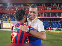 हैदराबाद को हराने के बाद लखनऊ टीम के मालिक संजीव गोयनका ने कप्तान ऋषभ पंत को लगा लिया गले से