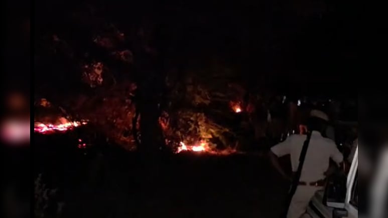 बांसवाड़ा में युवक की हत्या के बाद परिजनों ने फूंक दिया गांव, पुलिस पर भी पथराव