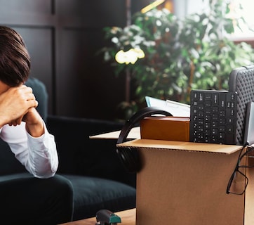 Job Story: ऑफिस आहे की जेल? कंपनीचे कडक नियम, तरुणाने 17 लाखाची नोकरी सोडली, VIDEO व्हायरल