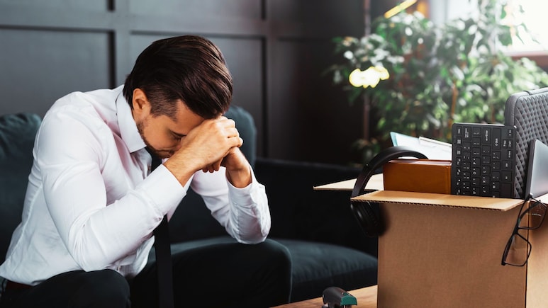 Job Story: ऑफिस आहे की जेल? कंपनीचे कडक नियम, तरुणाने 17 लाखाची नोकरी सोडली, VIDEO व्हायरल