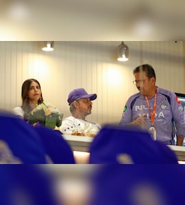 Shah Rukh Khan In Intense Chat With KKR CEO Venky Mysore After Team Goes 2 Down vs PBKS. Internet On Overdrive