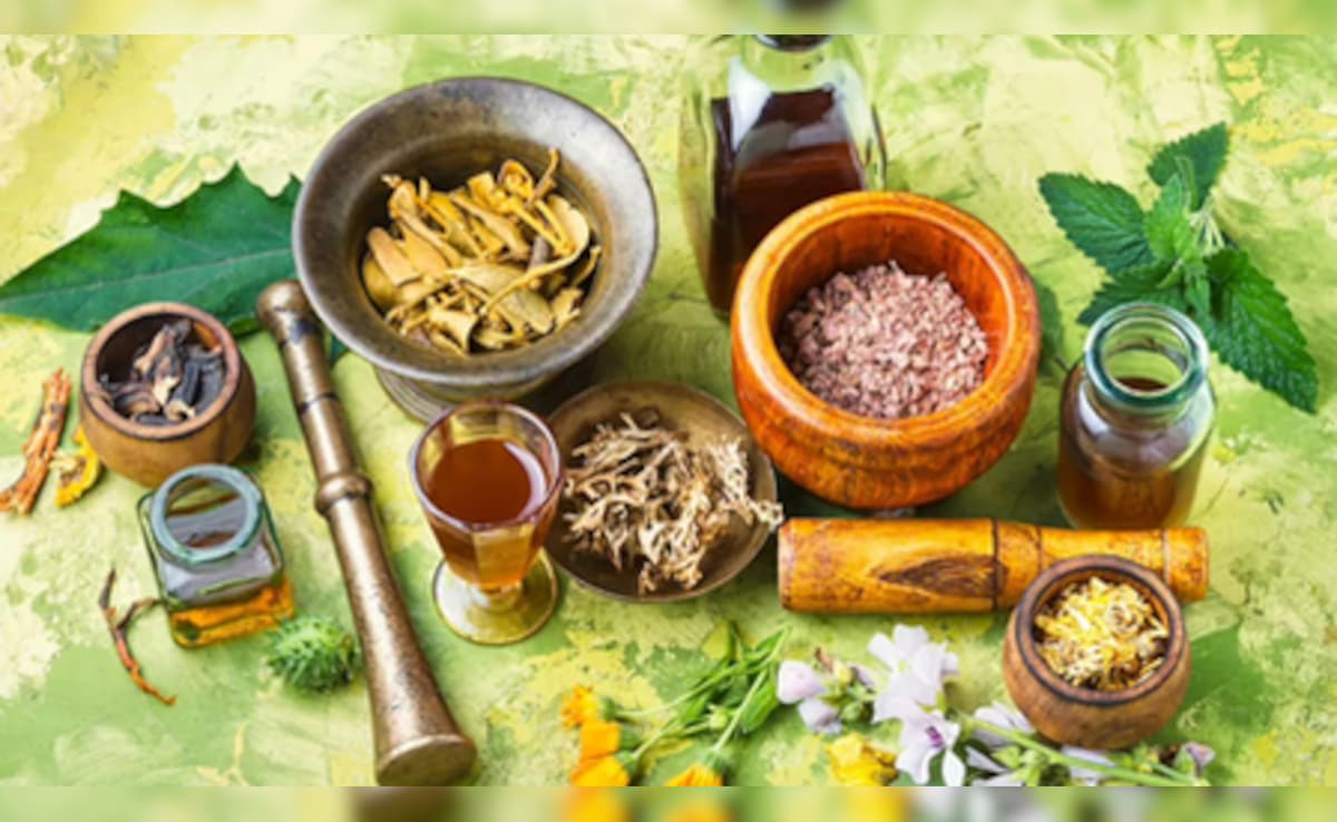 क्या आयुर्वेदिक इलाज से पुरानी बीमारी ठीक हो सकती है? एक्सपर्ट से जानें...