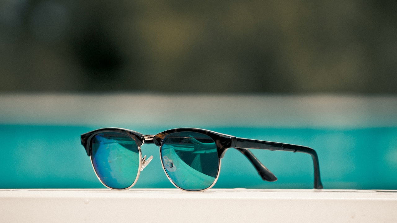 Metal vs Acetate Frames: Which Eyeglass Material Lasts Longer In Daily Use?