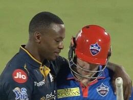 David Miller Consoled By Opposition Star After Delhi Capitals' Stunning 1-Run Loss To Gujarat Titans