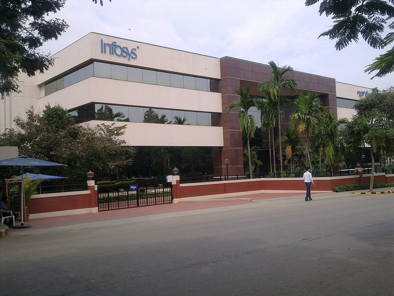 Infosys Q2 Results: Net Profit Flat At Rs 7,823 Crore, Revenue Up 2% YoY; Dividend Declare