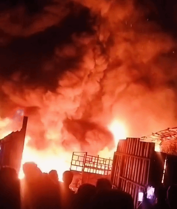 मुंबई के मीरा भायंदर इलाके की झुग्गियों में भयानक आग, 3 की मौत