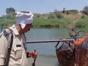 पार्वती नदी में अवैध रेत खनन पर बड़ी कार्रवाई; पनडुब्बी नष्ट, ग्वालियर कलेक्टर रुचिका चौहान की सख्त चेतावनी