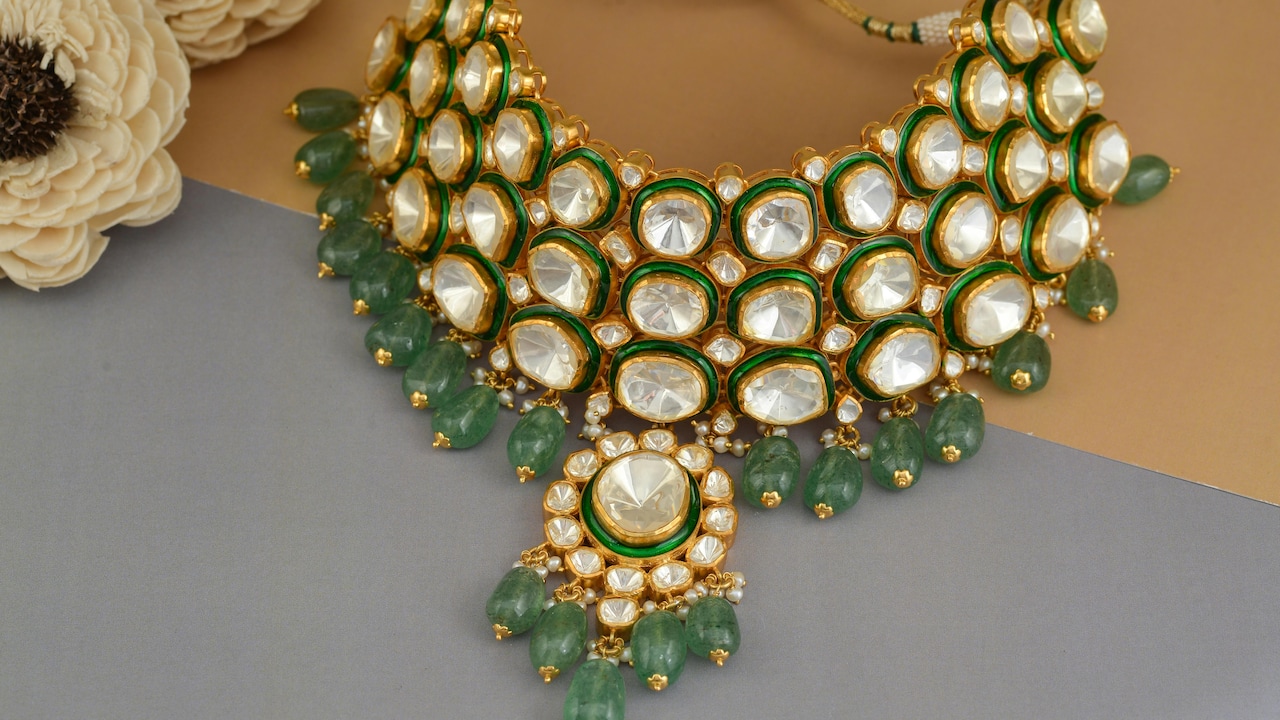 Stylish choker necklaces that suit traditional Indian outfits