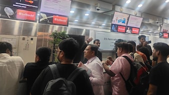 Passengers Raise Anti-SpiceJet Slogans After Flight Cancellations, Delays