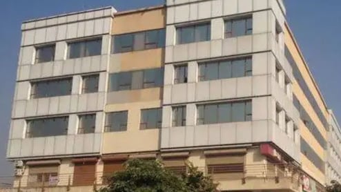 फरीदाबाद में &zwnj;&zwnj;बिल्डरों के दफ्तरों पर 10 घंटे तक चलती रही CBI की रेड