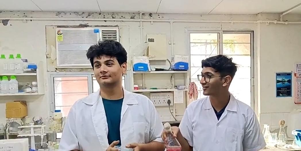 Vadodara students discover bioluminescent bacteria in sea water: 