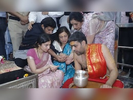 धुरंधर की अभिनेत्री सारा अर्जुन पहुंची महाकाल, माता-पिता के साथ भस्म आरती देख किया जलाभिषेक; देखें फोटो-Video