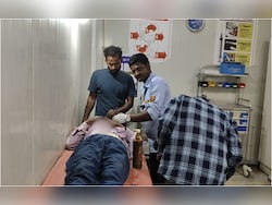 Security Guard Doubles Up As 'Munna Bhai MBBS' In Bihar, Stitches Patient