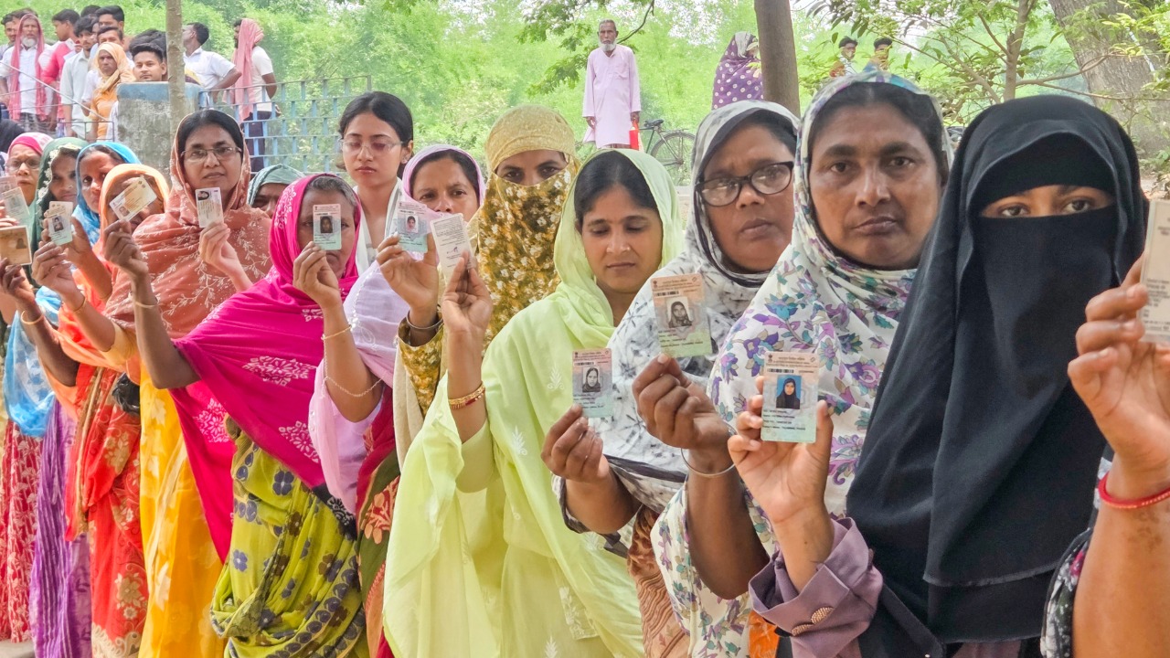 वोटर कम, वोटिंग ज्यादा... क्या SIR ने बदल दिया बंगाल-तमिलनाडु में चुनावी गणित?