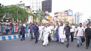 Mamata Banerjee's Mega Roadshow in Kolkata | "200 Seats Target" vs BJP's Final Push