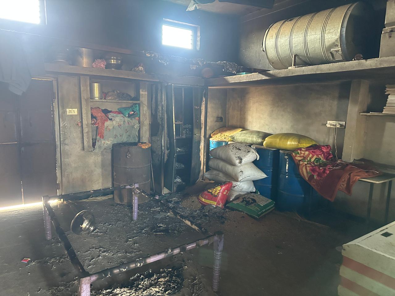 आगजनी के बाद घर की तस्वीर. 