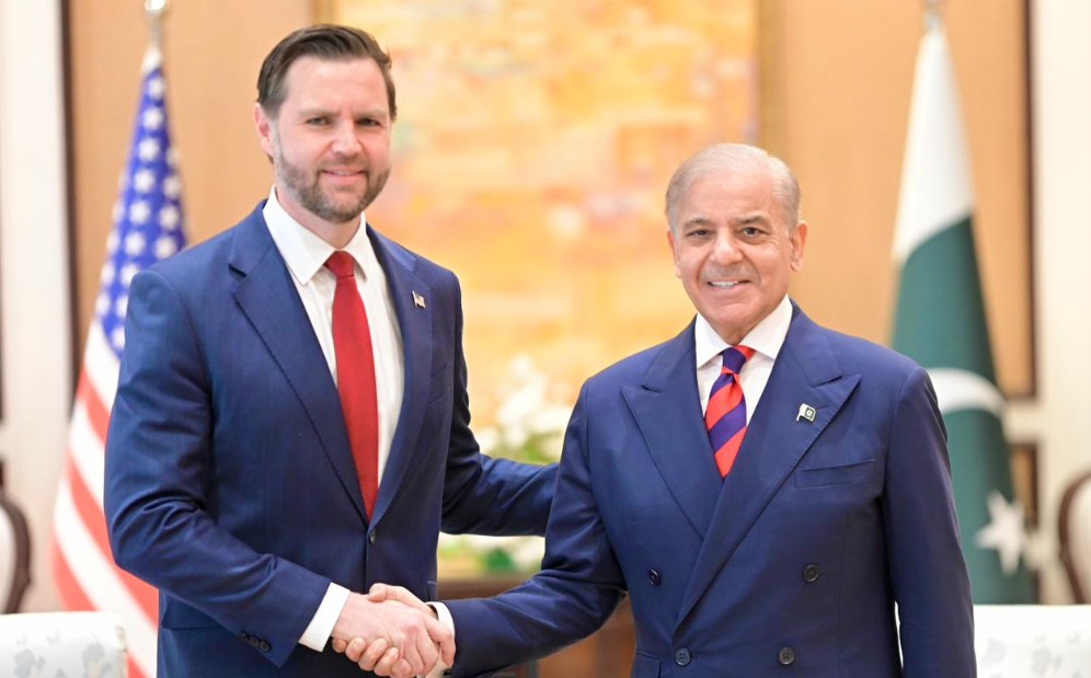 LIVE:  अमेरिका होर्मुज खोलने तो ईरान अपनी जब्त संपत्तियों को छोड़ने की शर्त पर अड़ा - रिपोर्ट